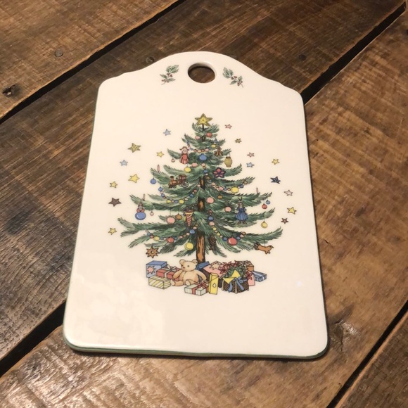 Vintage Ceramic Christmas🎄Tree Trivet - Picture 2 of 7